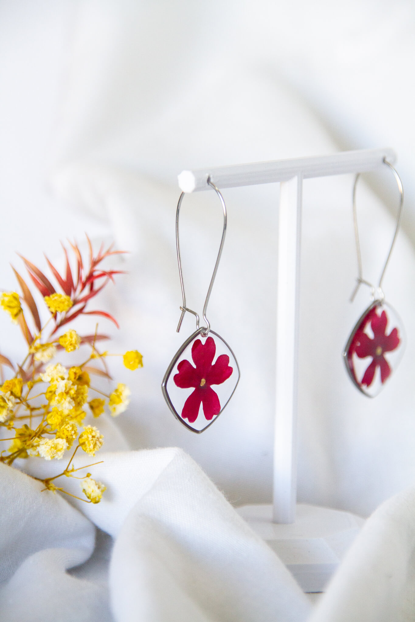 Botanical resin earrings - Verbena stainless-steel earrings - kidney hooks with large rounded square pendants