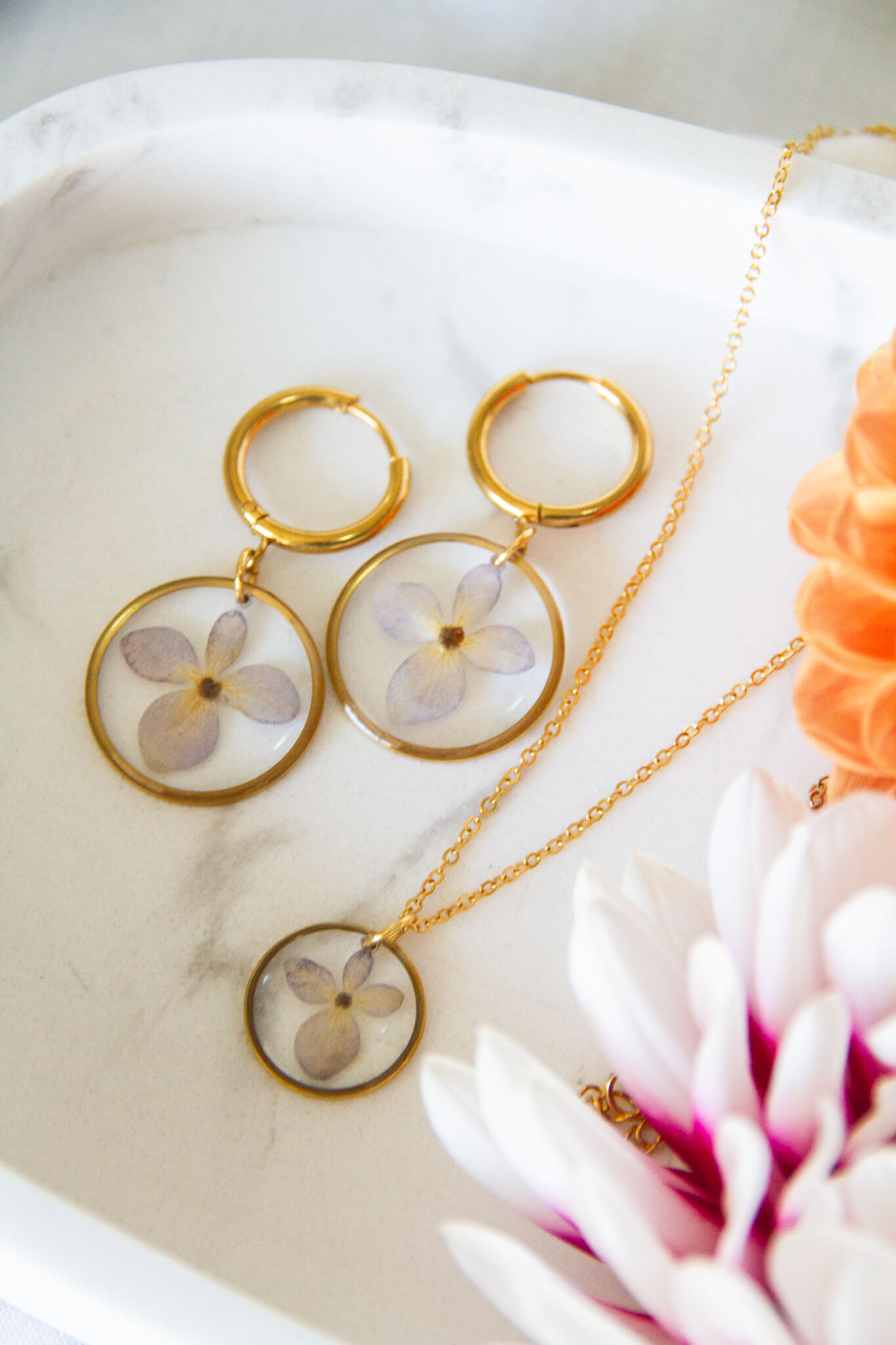 Botanical Resin necklace & earrings: Hydrangea stainless-steel in gold set