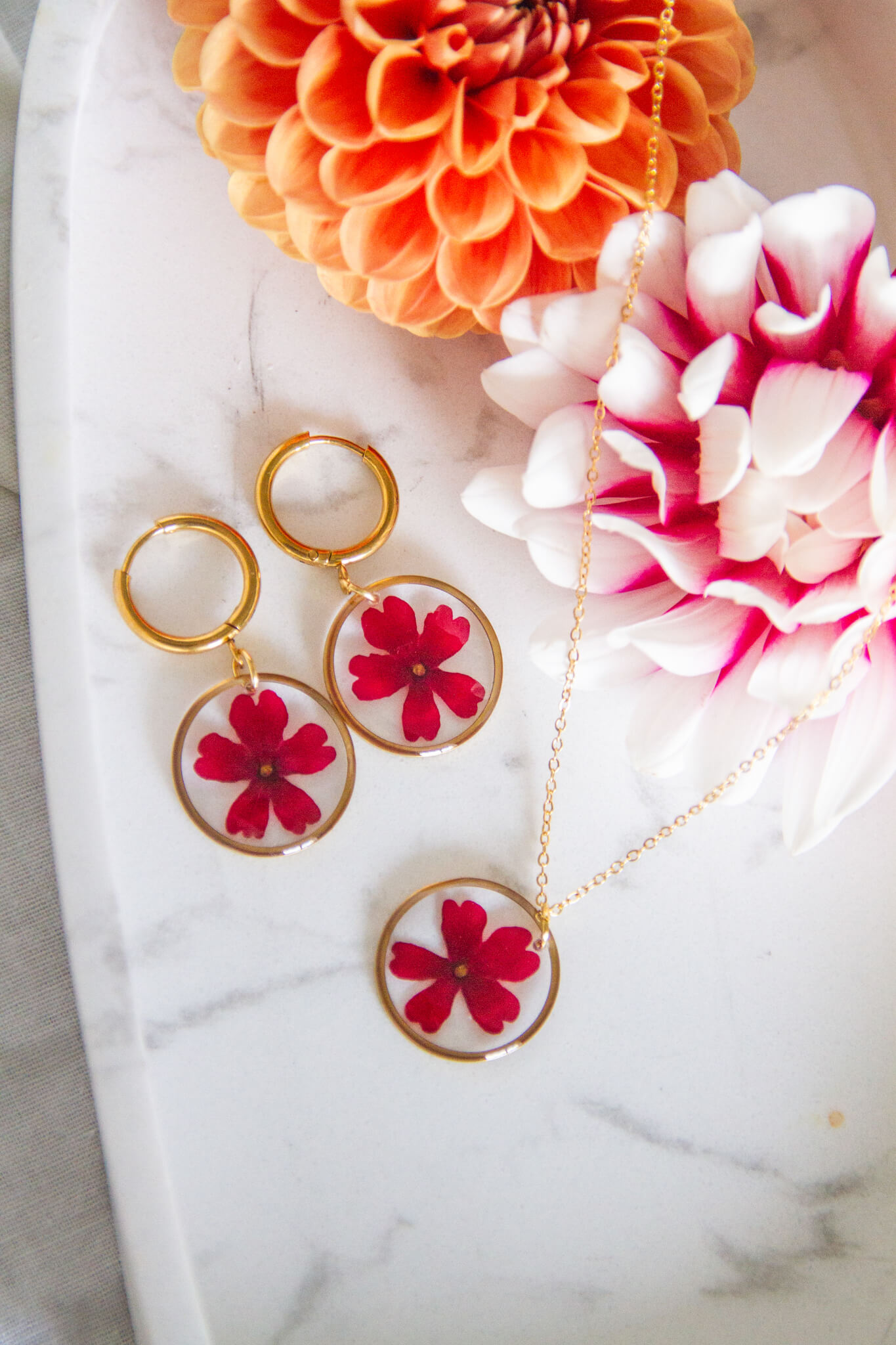 Botanical Resin necklace & earrings: Verbena stainless-steel in gold set