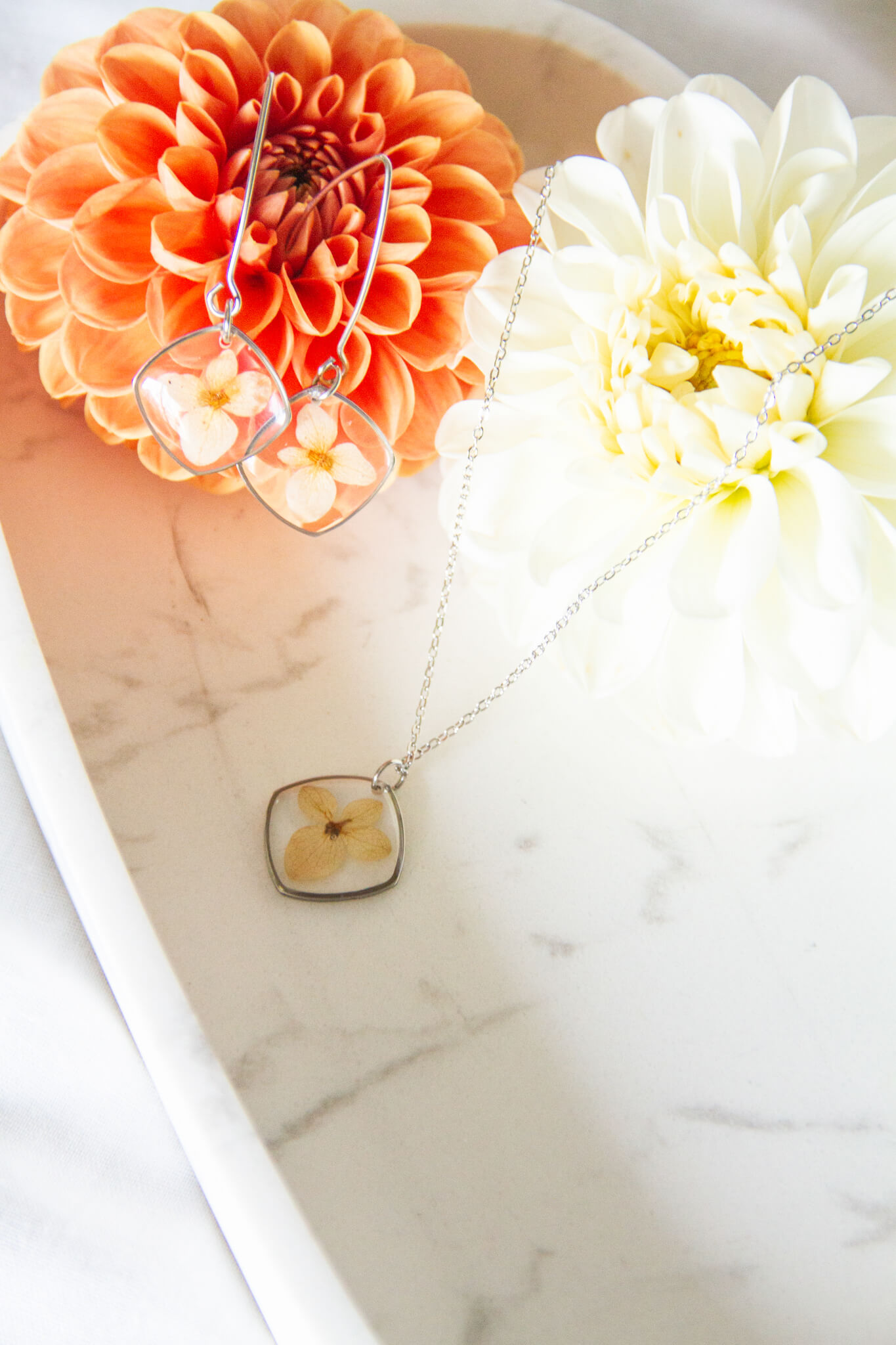 Botanical resin necklace: Light Brown Hydrangea set 1