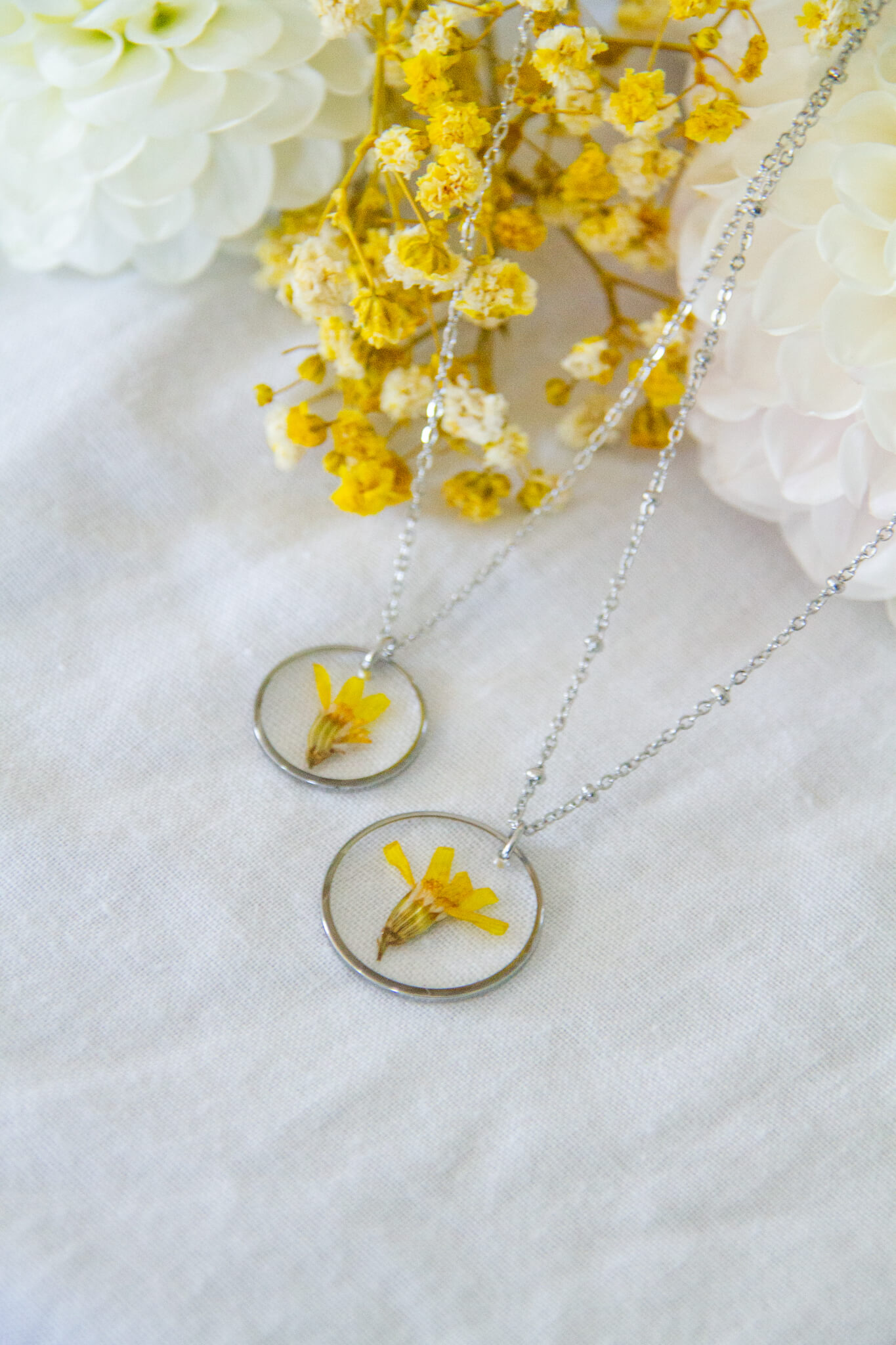 Botanical resin necklace - Wild cineraria stainless-steel necklace with small circle & medium circle pendants