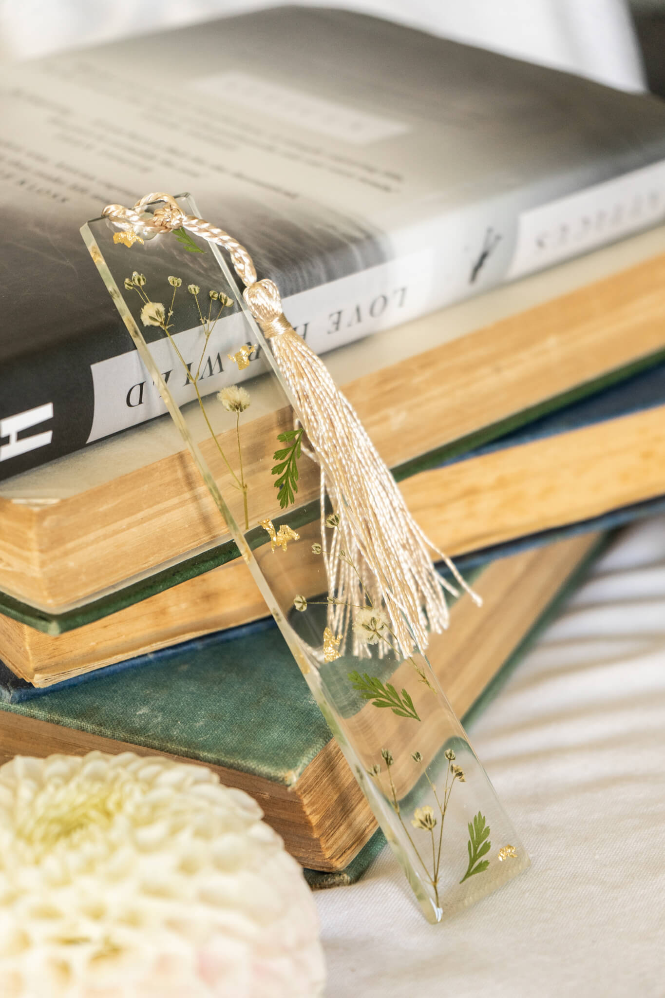 Botanical resin bookmark - Gypsy bookmark