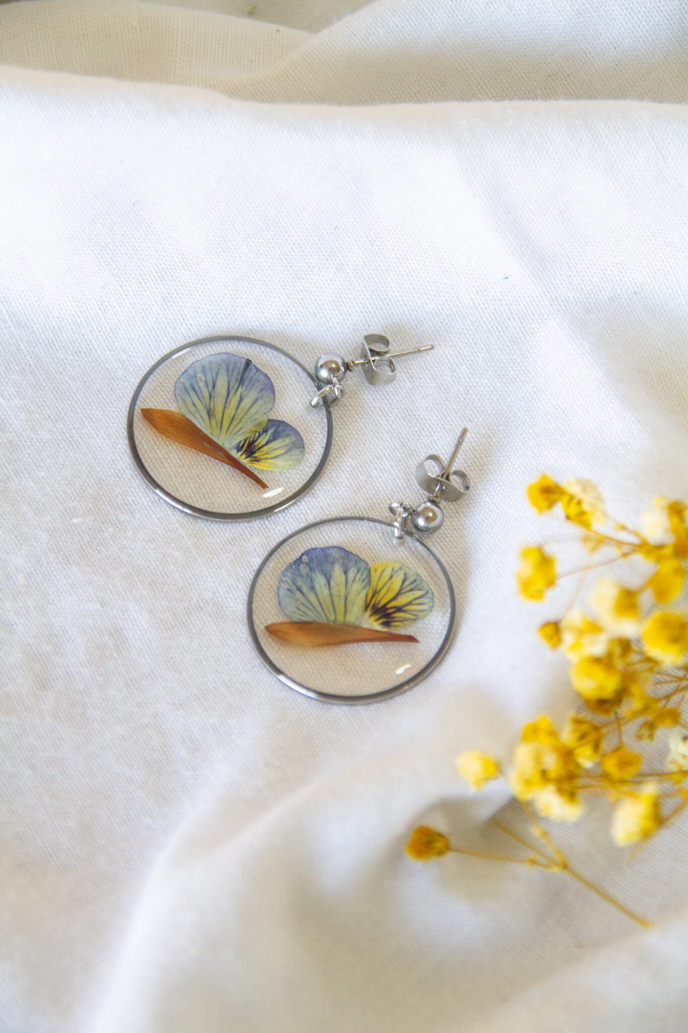 Botanical resin earrings: Blue & Yellow Viola stainless-steel earrings - ball-studs with large circle pendants